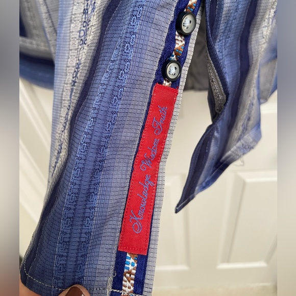 Never worn- Robert Graham mens button up - Picture 4 of 6